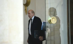 Le ministre français de la Défense Jean-Yves Le Drian, quitte l'Elysée, le 20 janvier 2016