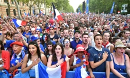 La foule des supporters des Bleus, dans la fan zone le 10 juillet 2016 à Toulouse
