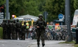 Mise en place par la police d'un cordon de sécurité autour du centre commercial Olympia Einkaufzentrum le 22 juillet 2016 à Munich