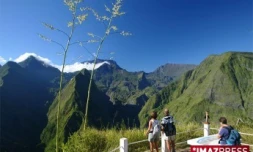 Vue sur les pitons du cirque de Mafate depuis le sentier de Cap Noir