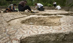 Fouilles sur un site archéologique gallo-romain à Auch, dans le sud-ouest de la France, le 11 juillet 2017