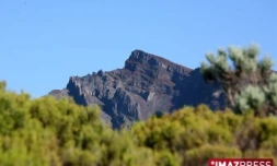 Le Piton des Neiges culmine à 3070,5 m. d'altitude
