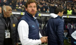L'entraîneur de l'OM André Villas-Boas suit le match contre Toulouse en L1, le 24 novembre 2019 à Toulouse