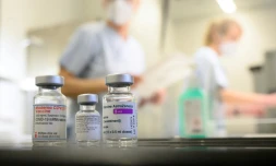 Des flacons de vaccin contre le Covid-19 Moderna, Pfizer-BioNTech et AstraZeneca dans la pharmacie du centre de vaccination de l'hôpital Robert Bosch à Stuttgart, dans le sud de l'Allemagne, le 12 février 2021