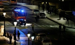 Investigation de la police sur les lieux où deux personnes ont été tuées par la police à Paris sur le Pont Neuf le 25 avril 2022 

