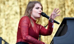 Coeur de Pirate au festival Les Vieilles Charrues en juillet 2018