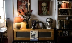 Piano, portrait et divers objets meublent l'appartement de Boris Vian, à Paris le 3 octobre 2019