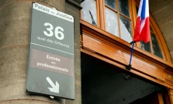 Une peine de sept ans d'emprisonnement a été requise mercredi contre les deux policiers jugés aux assises à Paris pour le viol d'une touriste canadienne en avril 2014 au 36 Quai des orfèvres. 