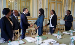 Emmanuel Macron reçoit les représentants de l'association Ibuka France à l'Elysée, le 5 avril 2019