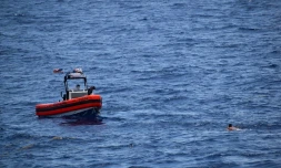 Sauvetage de huit personnes en mer par des gardes-côtes américains, près des côtes de Key West, le 27 mai 2021 en Floride 
