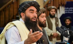 Le porte-parole des talibans Zabihullah Mujahid lors de leur première conférence de presse à Kaboul le 17 août 2021