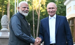 Le Premier ministre indien Narendra Modi accueilli par le président russe Vladimir Poutine lors d'une rencontre à la résidence de Novo-Ogaryovo, prÚs de Moscou, le 8 juillet 2024