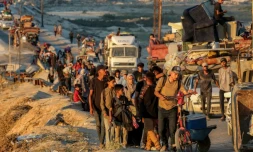 Des Palestiniens fuient la ville de Gaza en direction du sud, le 13 septembre 
2025
