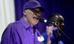 L'ancien président du Suriname, Desi Bouterse, s'exprime samedi lors d'un rassemblement du parti avant la décision mercredi de la Cour suprême sur son appel contre une condamnation à 30 ans de prison, à Paramaribo