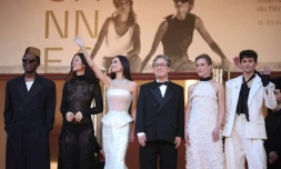 De gauche à droite: les membres du jury Isaach De Bankole, Chloe Zhao, Demi Moore, Park Chan-Wook, Laura Wandel et Diego Cespedes lors du 79e festival de Cannes, le 12 mai 2026