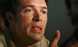 Nicolas Bedos lors d'une conférence de presse pour le film Mascarade lors du 75e Fesival de Cannes le 28 mai 2022