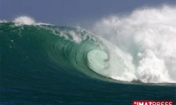 Vague déferlante lors de fortes houles