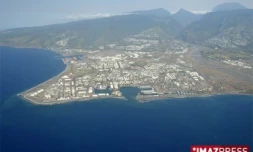 La ville du Port (côte ouest) possède d'imposantes infrastructures portuaires