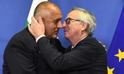 Le Prmeier ministre bulgare Boïko Borissov est accueilli par le président de la Commission européenne Jean-Claude Juncker à Bruxelles, le 8 novembre 2017