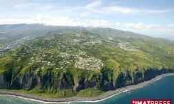 La route du littoral relie le nord et l'ouest de l'île