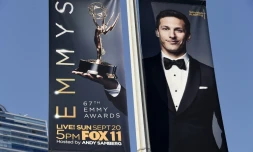 Andy Samberg sur l'affiche des Emmy Awards le 18 septembre 2015 à Los Angeles en Californie