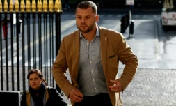 Le rugbyman Loïck Jammes arrive au palais de justice de Bordeaux, le 2 décembre 2024 en Gironde