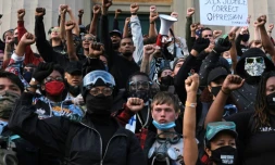 Des manifestants Ă Louisville, dans le Kentucky, le 24 septembre 2020