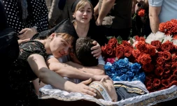 Funérailles d'un pompier tué pendant une attaque de missiles russes sur Kiev, le 9 juin 2025