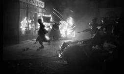 Affrontements avec les forces de l'ordre et voitures incendiées dans le Quartier latin à Paris lors de la nuit du 10 au 11 mai 1968, dite "nuit des barricades" 