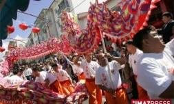 La danse du dragon célèbre le nouvel an chinois