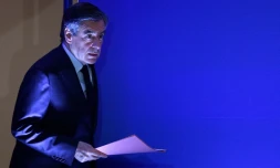 Le 6 février 2017 le candidat LR à la présidentielle François Fillon entre en scène pour donner sa conférence de presse, à Paris