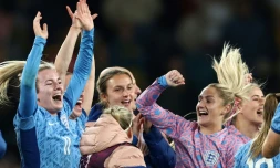 La joie des Anglaises qualifiées pour la finale du Mondial aprÚs leur victoire contre l'Australie, le 16 août 2023 à Sydney