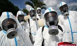 Pulvérisation d'insecticides contre l'aedes albopictus, le moustique vecteur du chikungunya