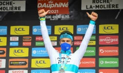 Le Kazakh Alexey Lutsenko vainqueur de la 4e étape du Critérium du Dauphiné, un contre-la-montre entre Firmigny et Roche-la-MoliÚre, le 2 juin 2021