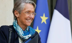 La ministre du Travail, Elisabeth Borne, à la sortie de conseil des ministres de l'Elsyée, à Paris, le 22 décembre 2021