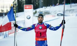 Le biathlète Martin Fourcade vainqueur de la poursuite d'Östersund (Suède), le 6 décembre 2015