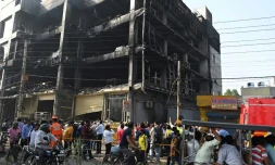 L'incendie d'un bâtiment commercial a fait au moins 27 morts, le 14 mai 2022 à New Delhi