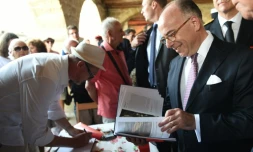 Le ministre de l'Intérieur Bernard Cazeneuve à Marciac le 29 juillet 2016. "Nous ne pouvons gagner cette guerre que si nous restons ensemble confiants, unis et soudés", a-t-il exhorté