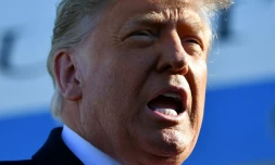 Le président américain Dobald Trump s'exprime face aux journalistes depuis la base militaire d'Andrews avant son départ pour le Texas le 12 janvier 2021