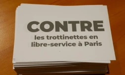 Un bulletin "contre" les trottinettes en libre-service dans le cadre de la consultation organisée par la mairie de Paris, le 2 avril 2023