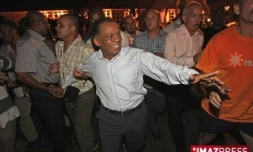 Dimanche 16 Mars 2008

Kabar de la Victoire pour Gilbert Annette à  Saint-Denis de la Réunion