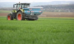 Les députés devraient adopter mardi en premiÚre lecture le projet de loi d'urgence agricole, aprÚs des discussions marathon au cours desquelles le gouvernement a essuyé plusieurs déconvenues