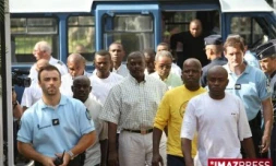 Mercredi 2 Avril 2007

le colonel bacar et ses hommes à leur arrivée au tribunal administratif