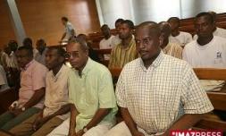 Mercredi 2 Avril 2007
le colonel bacar et ses hommes à leur arrivée au tribunal administratif