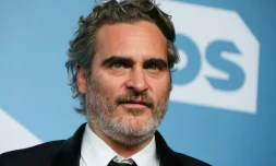 Joaquin Phoenix sensible à la cause écologique, le 19 janvier 2020 à Los Angeles, a décidé de porter le même costume pendant toute la durée des prix pour réduire les déchets
