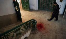 Sur le site d'une attaque de talibans pakistanais contre un centre de formation agricole à Peshawar, le 1er décembre 2017