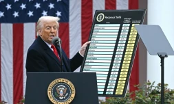 Le président américain Donald Trump annonce des tarifs douaniers réciproques à la Maison Blanche, le 2 avril 2025 à Washington