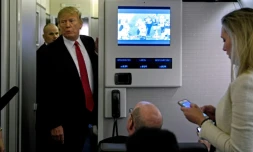 Donald Trump échange avec des journalistes à bord d'Air Force One le 3 février 2019