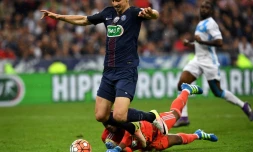 Zlatan Ibrahimovic devant Steve Mandanda, le 21 mai 2016