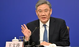 Le ministre chinois du Commerce, Wang Wentao, lors d'une conférence de presse en marge de la session parlementaire, le 6 mars 2025 à Pékin